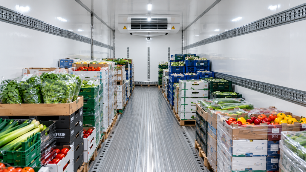 Distribución B2B de frutas y verduras mediante preparación logística para el transporte